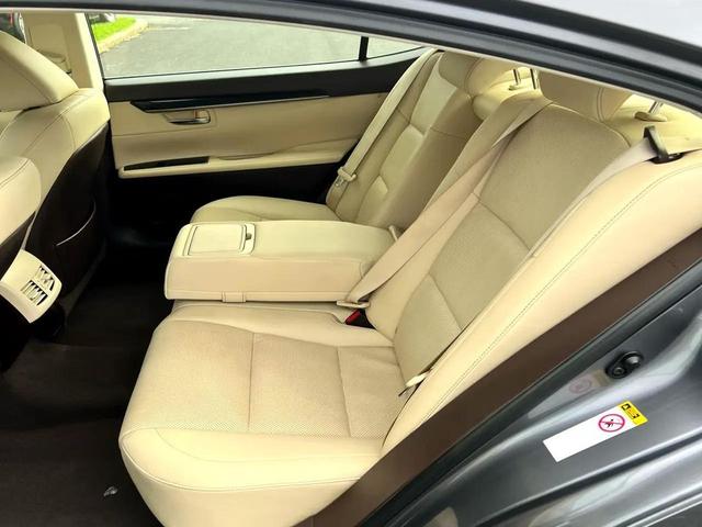 Photo of 2016 Nebula Gray Pearl Lexus ES 350