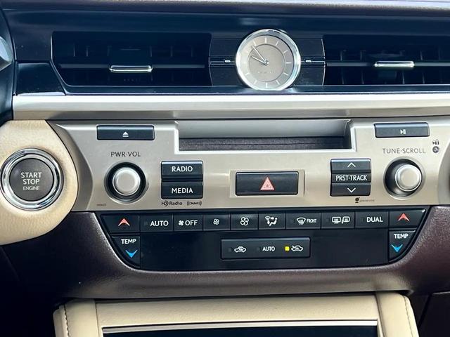 Photo of 2016 Nebula Gray Pearl Lexus ES 350