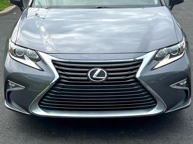 Photo of 2016 Nebula Gray Pearl Lexus ES 350