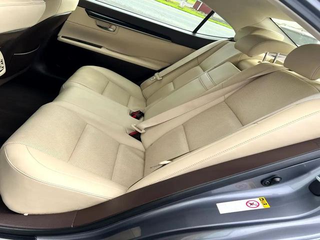 Photo of 2016 Nebula Gray Pearl Lexus ES 350