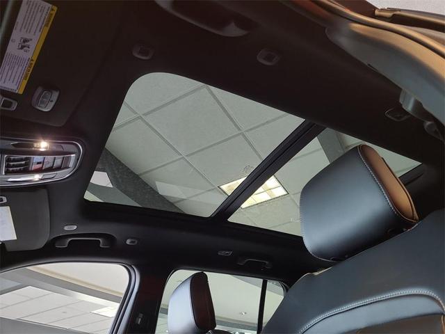 Photo of 2025 Metallic Jeep Grand Cherokee