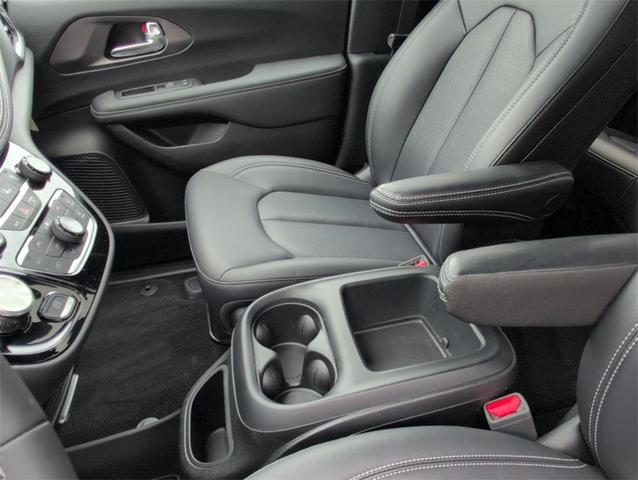 Photo of 2025 Red Chrysler Pacifica