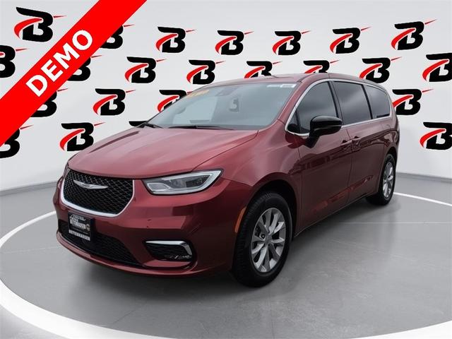 Photo of 2025 Red Chrysler Pacifica
