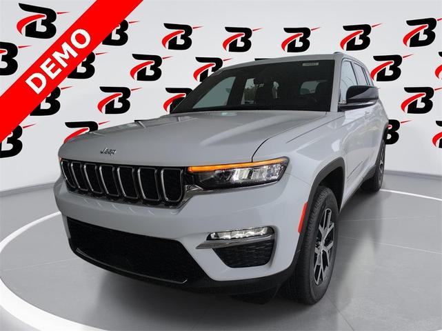 Photo of 2025 Bright White Clearcoat Jeep Grand Cherokee