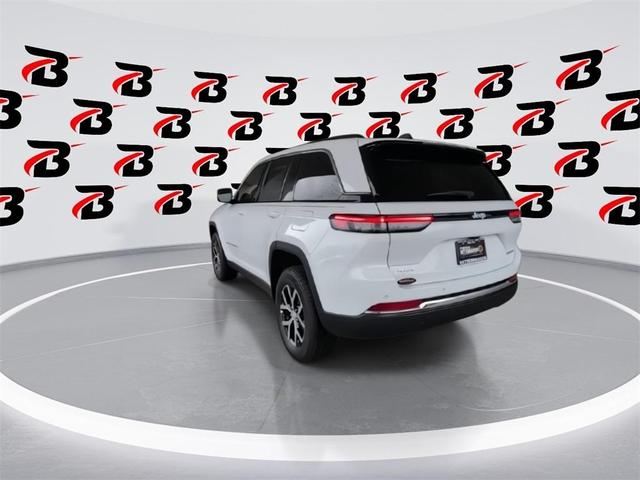 Photo of 2025 Bright White Clearcoat Jeep Grand Cherokee
