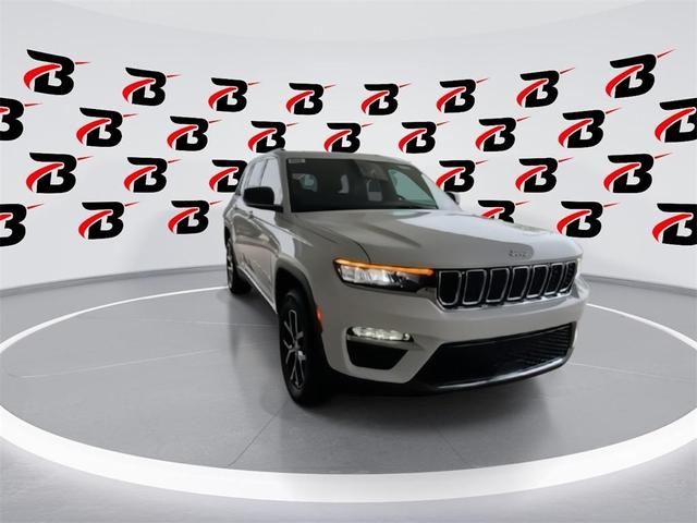 Photo of 2025 Bright White Clearcoat Jeep Grand Cherokee