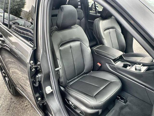 Photo of 2025 Metallic Jeep Grand Cherokee