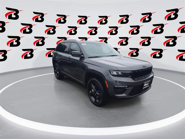Photo of 2025 Metallic Jeep Grand Cherokee