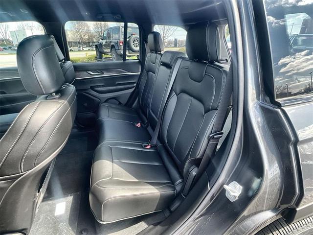 Photo of 2025 Metallic Jeep Grand Cherokee