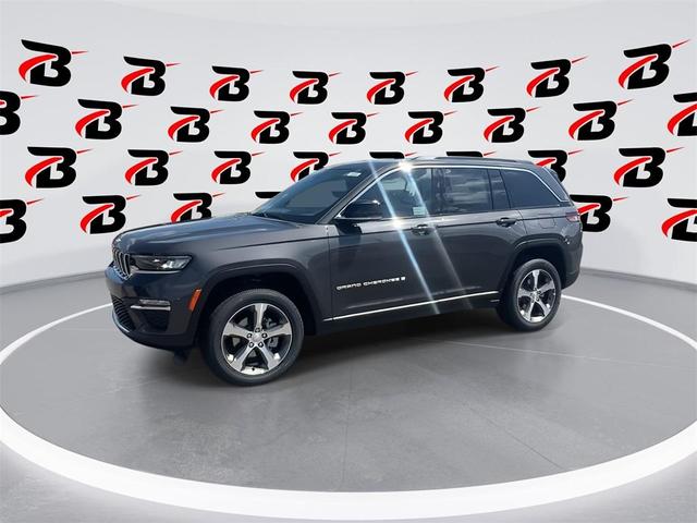 Photo of 2025 Metallic Jeep Grand Cherokee