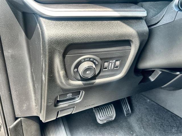 Photo of 2025 Metallic Jeep Grand Cherokee