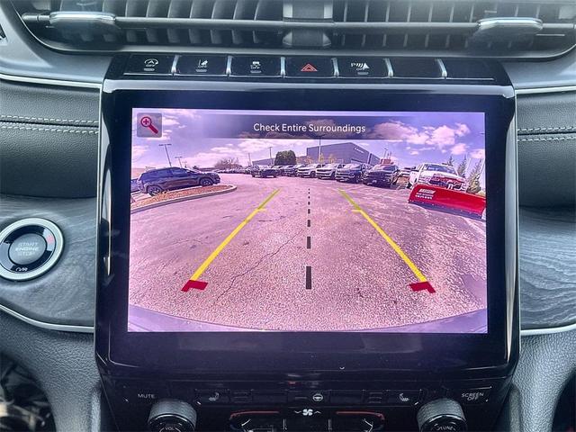 Photo of 2025 Metallic Jeep Grand Cherokee
