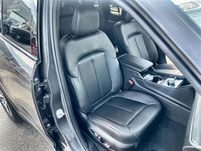 Photo of 2025 Metallic Jeep Grand Cherokee