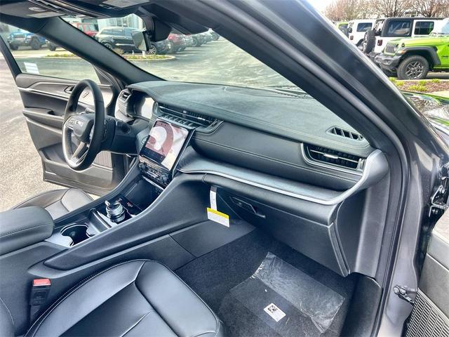 Photo of 2025 Metallic Jeep Grand Cherokee