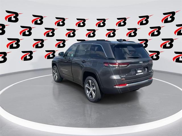 Photo of 2025 Metallic Jeep Grand Cherokee