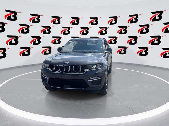 Photo of 2025 Metallic Jeep Grand Cherokee
