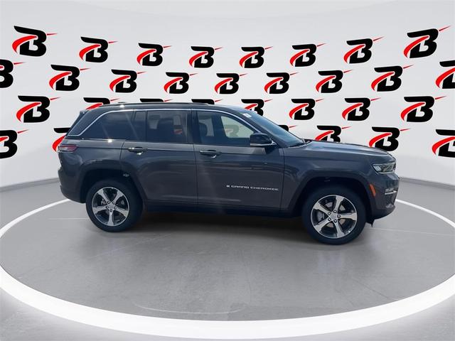 Photo of 2025 Metallic Jeep Grand Cherokee