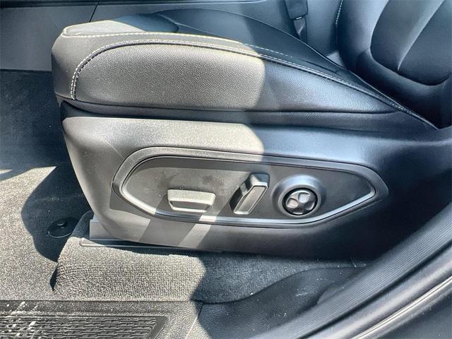 Photo of 2025 Metallic Jeep Grand Cherokee