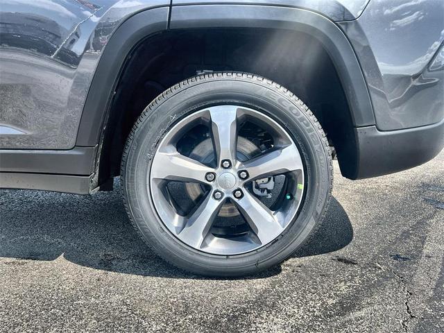 Photo of 2025 Metallic Jeep Grand Cherokee