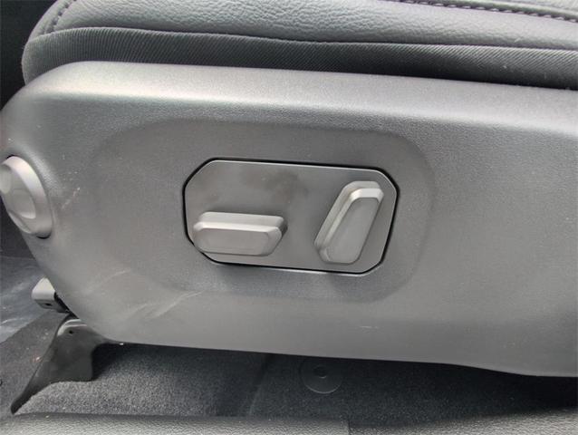 Photo of 2025 Bright White Clearcoat Jeep Wrangler