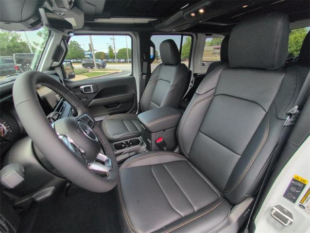 Photo of 2025 Bright White Clearcoat Jeep Wrangler