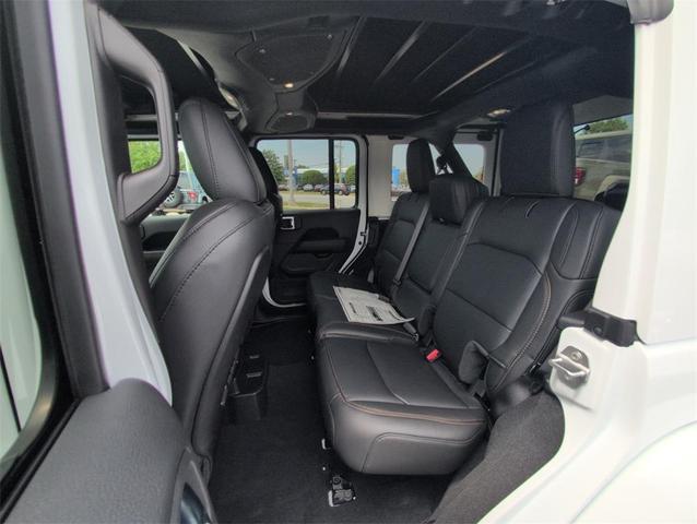 Photo of 2025 Bright White Clearcoat Jeep Wrangler