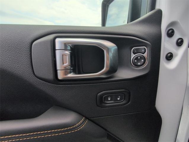 Photo of 2025 Bright White Clearcoat Jeep Wrangler