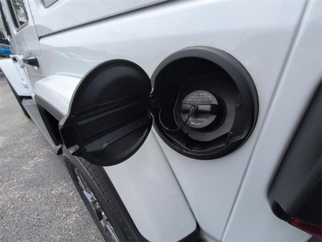 Photo of 2025 Bright White Clearcoat Jeep Wrangler