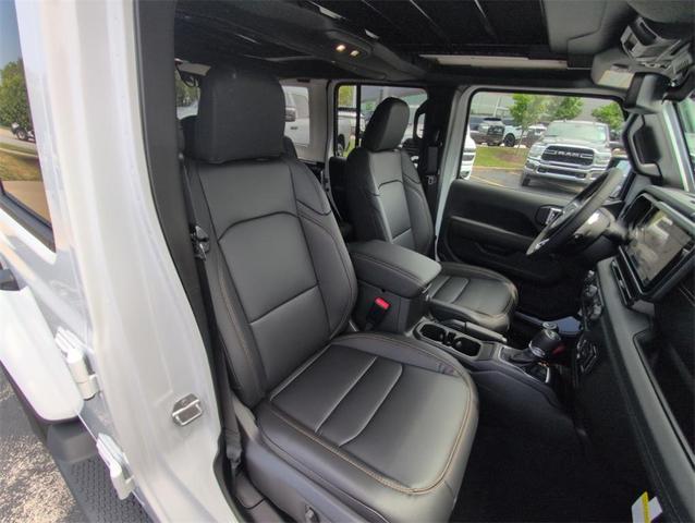 Photo of 2025 Bright White Clearcoat Jeep Wrangler