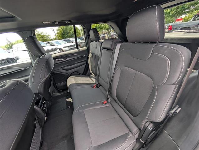 Photo of 2025 Silver Zynith Jeep Grand Cherokee