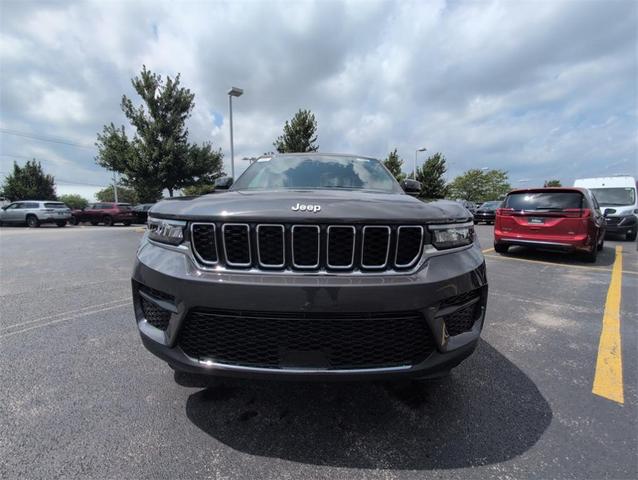 Photo of 2025 Silver Zynith Jeep Grand Cherokee