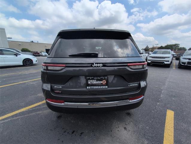 Photo of 2025 Silver Zynith Jeep Grand Cherokee