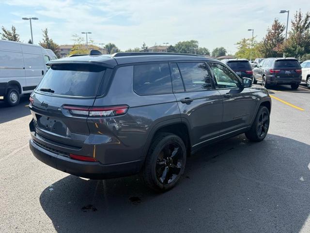 Photo of 2023 Metallic Jeep Grand Cherokee L