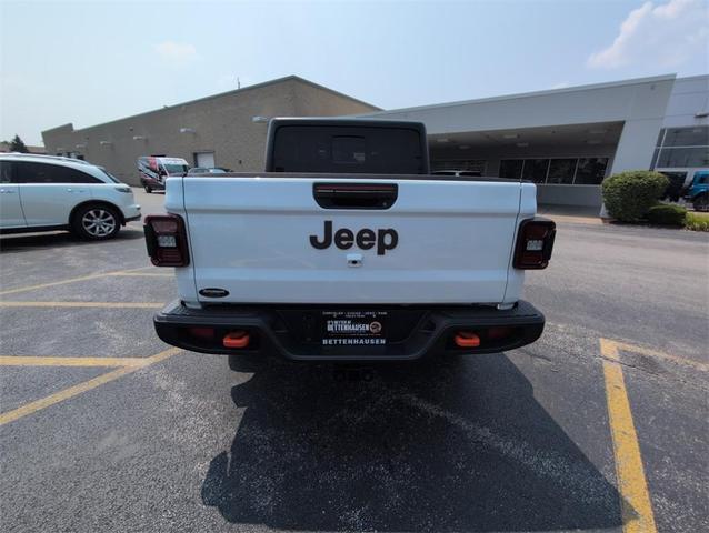 Photo of 2025 Bright White Clearcoat Jeep Gladiator