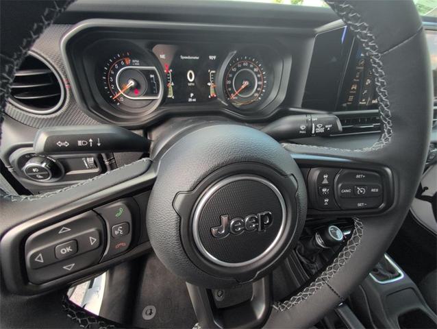 Photo of 2025 Bright White Clearcoat Jeep Gladiator