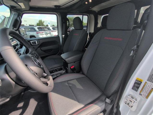 Photo of 2025 Bright White Clearcoat Jeep Gladiator
