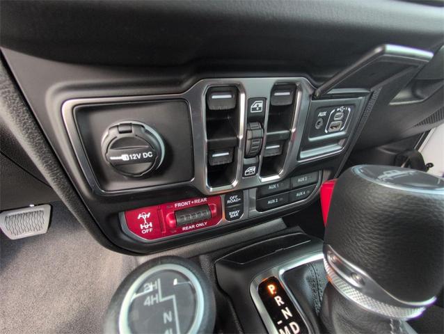 Photo of 2025 Bright White Clearcoat Jeep Gladiator