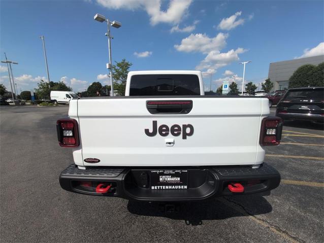 Photo of 2025 Bright White Clearcoat Jeep Gladiator