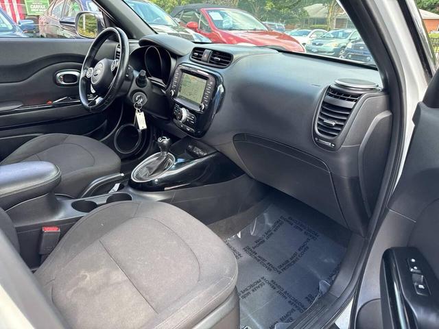 Photo of 2014 White Kia Soul