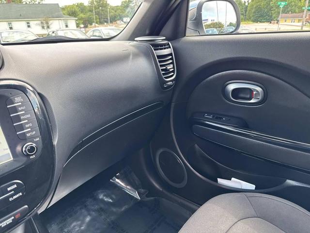 Photo of 2014 White Kia Soul