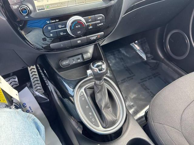 Photo of 2014 White Kia Soul