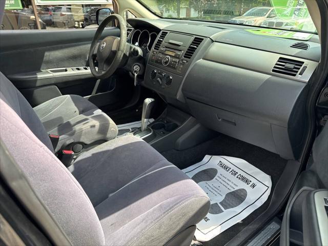 Photo of 2007 Black Nissan Versa