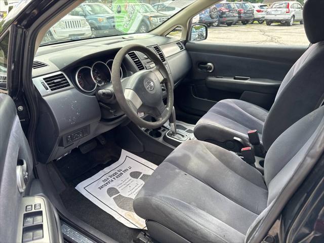 Photo of 2007 Black Nissan Versa