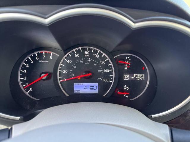 Photo of 2013 Black Nissan Quest