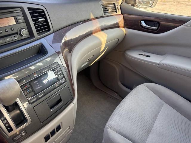 Photo of 2013 Black Nissan Quest
