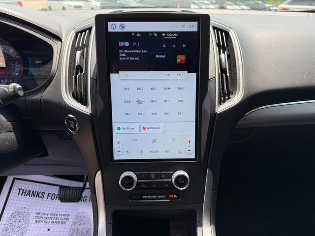 Photo of 2022 Agate Black Metallic Ford Edge