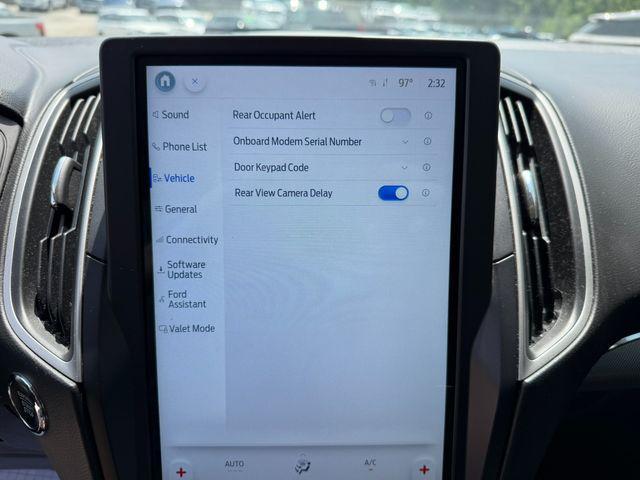 Photo of 2022 Agate Black Metallic Ford Edge