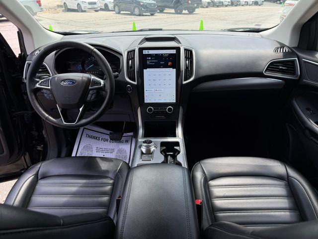 Photo of 2022 Agate Black Metallic Ford Edge