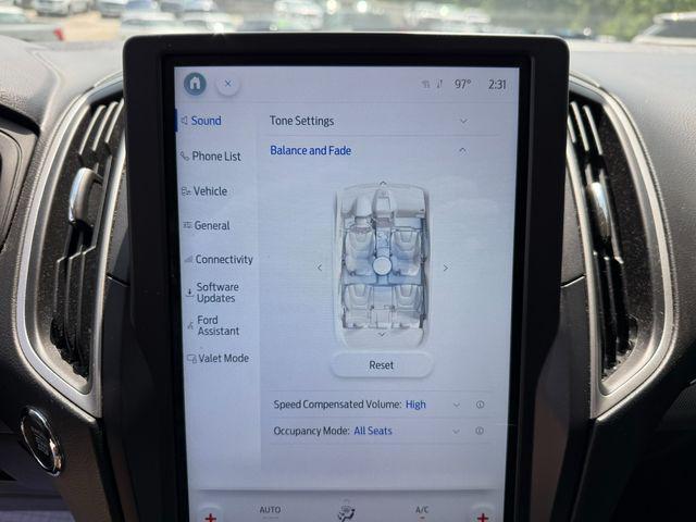 Photo of 2022 Agate Black Metallic Ford Edge