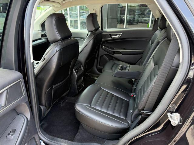 Photo of 2022 Agate Black Metallic Ford Edge